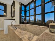 Villa for sale in Monte Mayor, Benahavis