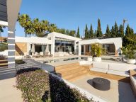 Villa for sale in Nueva Andalucia