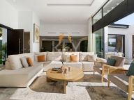 Villa for sale in Nueva Andalucia