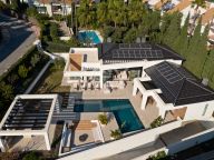 Villa for sale in Nueva Andalucia