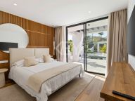 Villa for sale in Nueva Andalucia