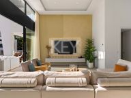 Villa for sale in Nueva Andalucia