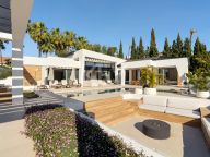Villa for sale in Nueva Andalucia