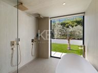 Villa for sale in Nueva Andalucia