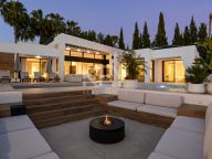 Villa for sale in Nueva Andalucia