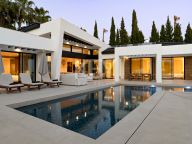 Villa for sale in Nueva Andalucia