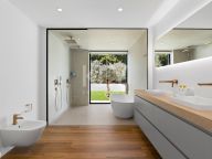 Villa for sale in Nueva Andalucia