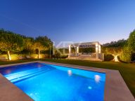 Villa for sale in Nueva Andalucia