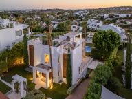 Villa for sale in Nueva Andalucia