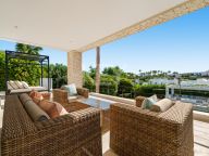 Villa for sale in Nueva Andalucia