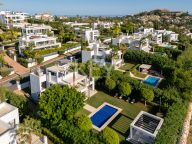Villa for sale in Nueva Andalucia