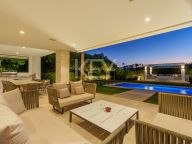 Villa for sale in Nueva Andalucia