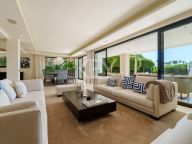 Villa for sale in Nueva Andalucia