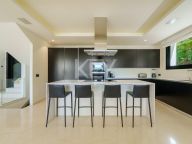 Villa for sale in Nueva Andalucia