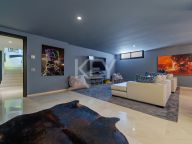 Villa for sale in Nueva Andalucia