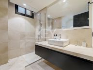 Villa for sale in Nueva Andalucia