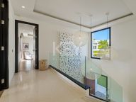 Villa for sale in Nueva Andalucia