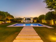 Villa for sale in Nueva Andalucia