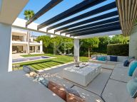Villa for sale in Nueva Andalucia