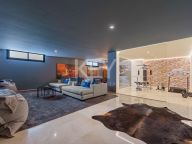 Villa for sale in Nueva Andalucia