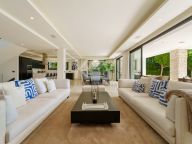 Villa for sale in Nueva Andalucia