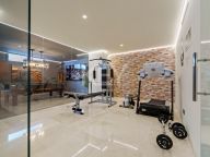 Villa for sale in Nueva Andalucia