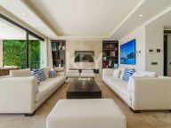 Villa for sale in Nueva Andalucia