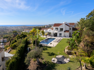 Villa for sale in Benahavis