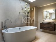 Villa for sale in Estepona