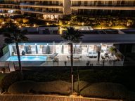 Villa for sale in Estepona