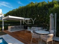 Villa for sale in Nueva Andalucia