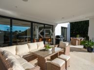 Villa for sale in Nueva Andalucia