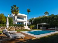 Villa for sale in Nueva Andalucia