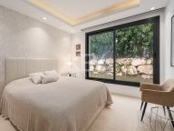 Villa for sale in Nueva Andalucia