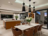 Villa for sale in Nueva Andalucia