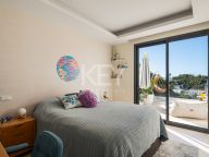 Villa for sale in Nueva Andalucia