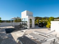 Villa for sale in Nueva Andalucia