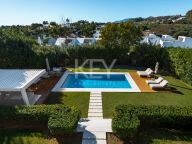 Villa for sale in Nueva Andalucia