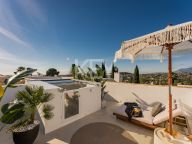 Town House for sale in Aloha, Nueva Andalucia