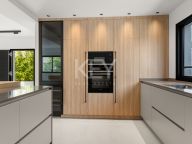 Villa en venta en New Golden Mile, Estepona