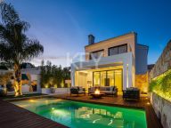 Villa en venta en New Golden Mile, Estepona