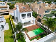 Villa en venta en New Golden Mile, Estepona