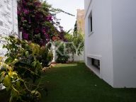 Villa en venta en New Golden Mile, Estepona