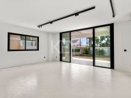 Villa en venta en New Golden Mile, Estepona