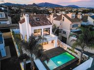 Villa en venta en New Golden Mile, Estepona