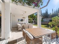 Villa for sale in El Rosario, Marbella East