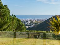 Villa for sale in El Madroñal, Benahavis