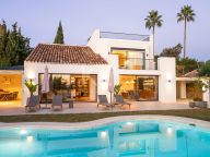 Villa for sale in Nueva Andalucia