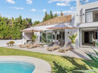 Villa for sale in Nueva Andalucia