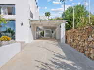 Villa for sale in Nueva Andalucia